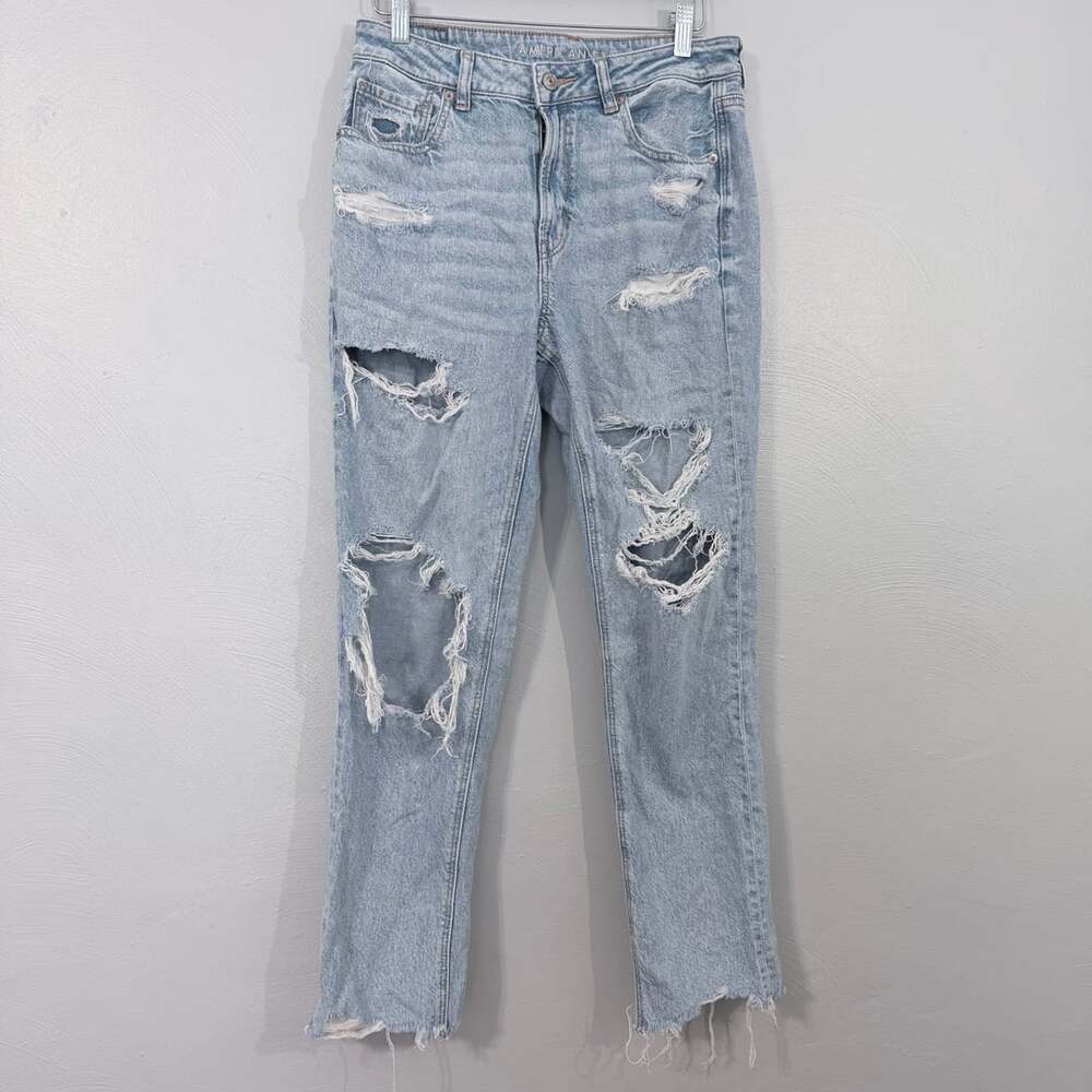American Eagle Strigid Mom Jean Size 8 Regular Distressed Denim